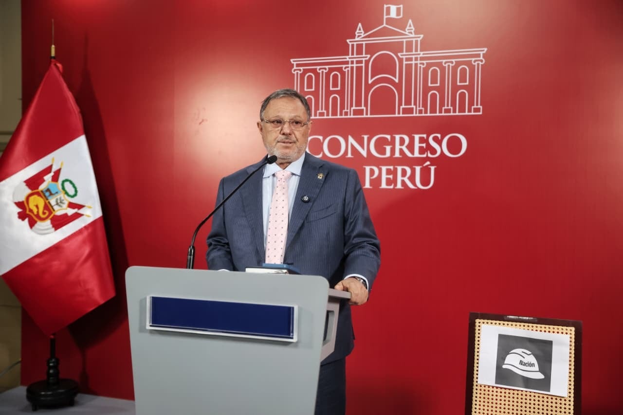 Presidente de la Comisión de Constitución del Senado, Carlos Mesía de Fuerza Popular. (Foto: Joel Alonzo)