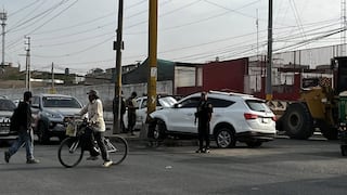 Joven muere al chocar su camioneta contra poste en Trujillo
