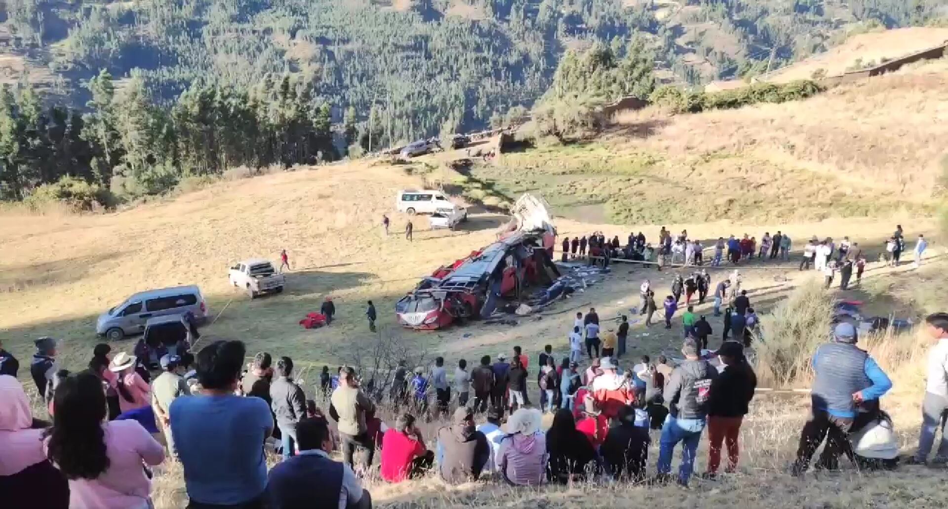Trágico accidente, registrado en el distrito de San Luis, dejó más de 10 heridos.
