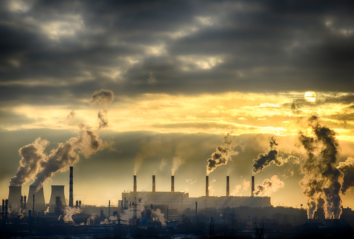 La Organización Meteorológica Mundial advirtió que las concentraciones de dióxido de carbono, metano y óxido nitroso registraron máximos históricos. El informe fue difundido antes de la cumbre climática COP31, que se celebrará en Turquía. (Foto: Shutterstock)