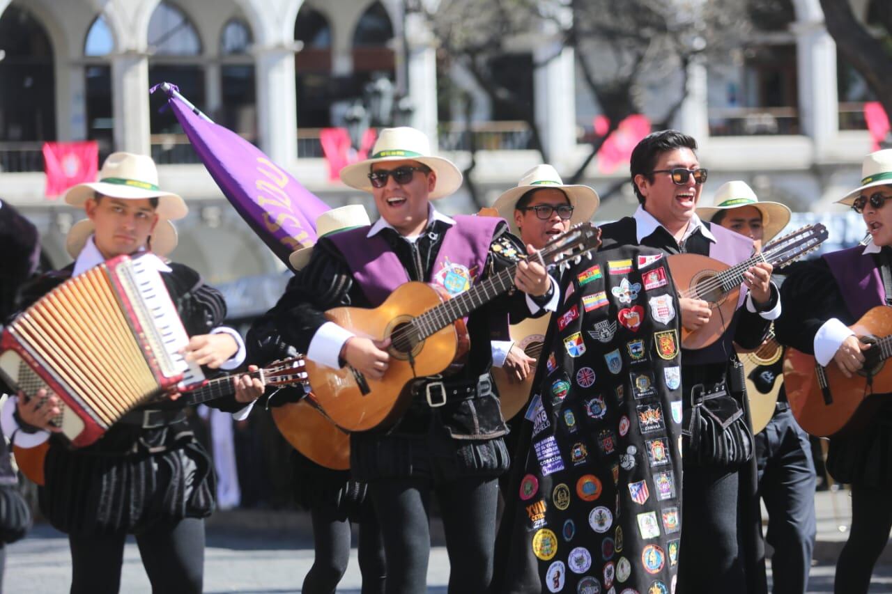 Universidades presentes en el desfile por el aniversario de Arequipa. (Foto: Leonardo Cuito)