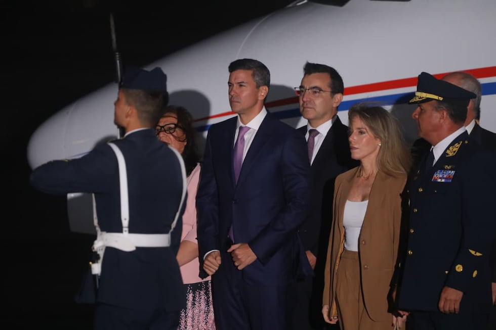 Presidente de Paraguay arriba a Lima para participar en la toma de mando de Keiko Fujimori