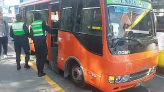 Mujer cae de bus en Arequipa y es trasladada al hospital