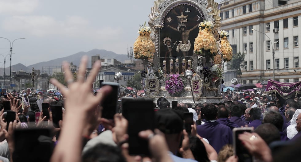 Señor de los Milagros recorre calles del Centro de Lima y Breña en su cuarta salida procesional (GALERÍA)
