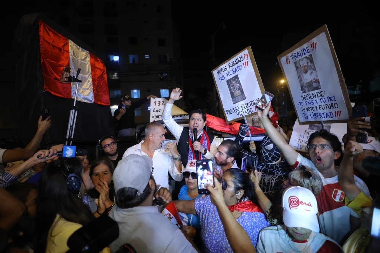 Los candidatos Wolfgang Grozo y Herbert Caller denuncian "fraude". (Foto: Antonio Melgarejo/ @photo.gec)