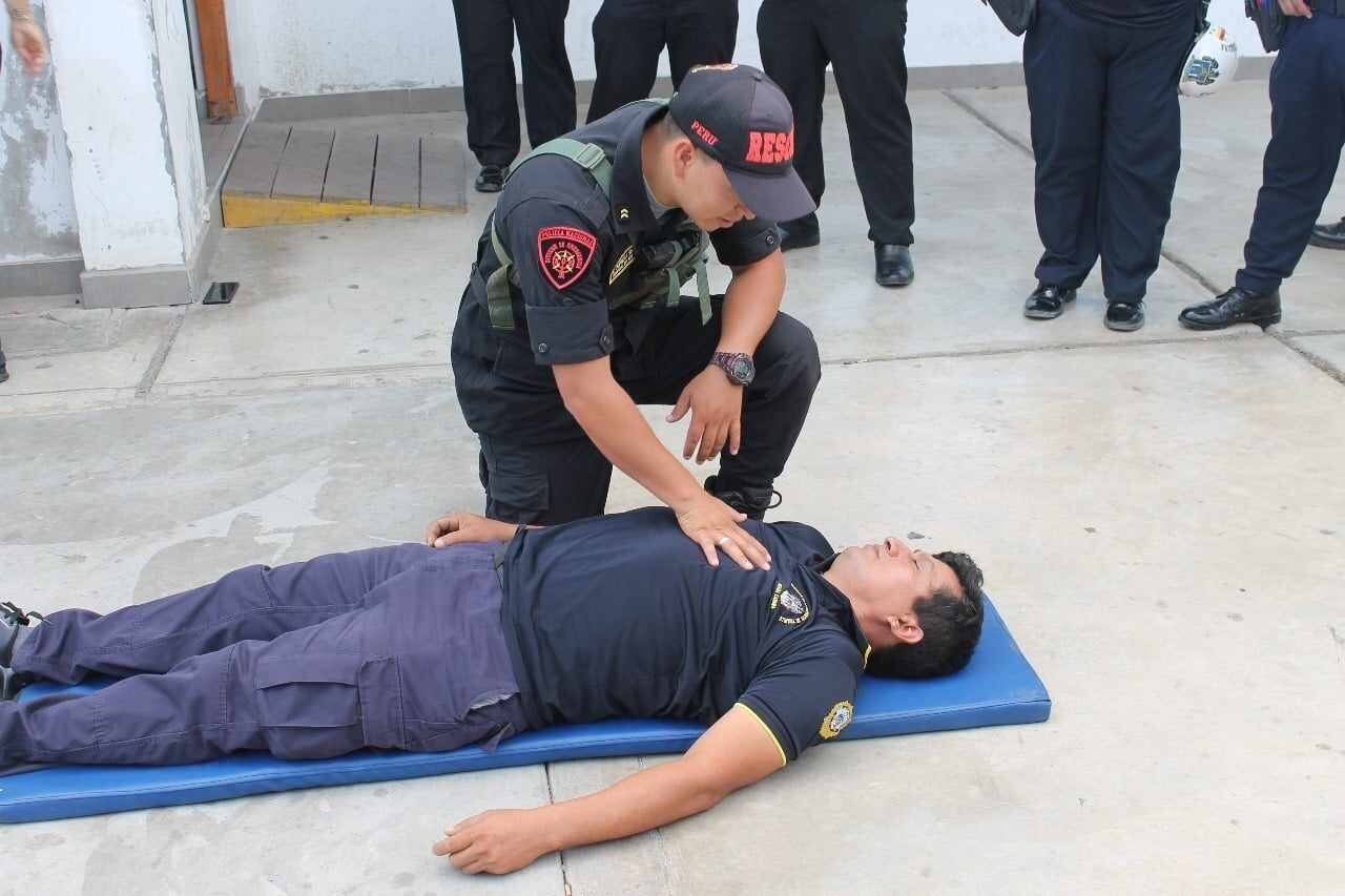 Tras aprobar los cursos se les ha otorgado la certificación correspondiente a cada uno de los participantes y esquelas de agradecimiento a los expositores.