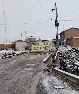 Protesta en Tolconi por vías en mal estado. Foto: Orcopampa al Día.