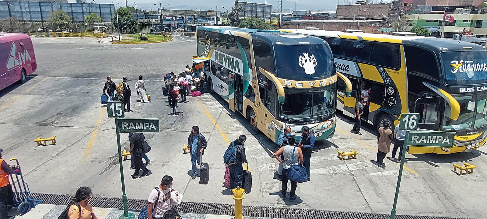 Mujer fallece en terminal terrestre de Arequipa. Foto: GEC.