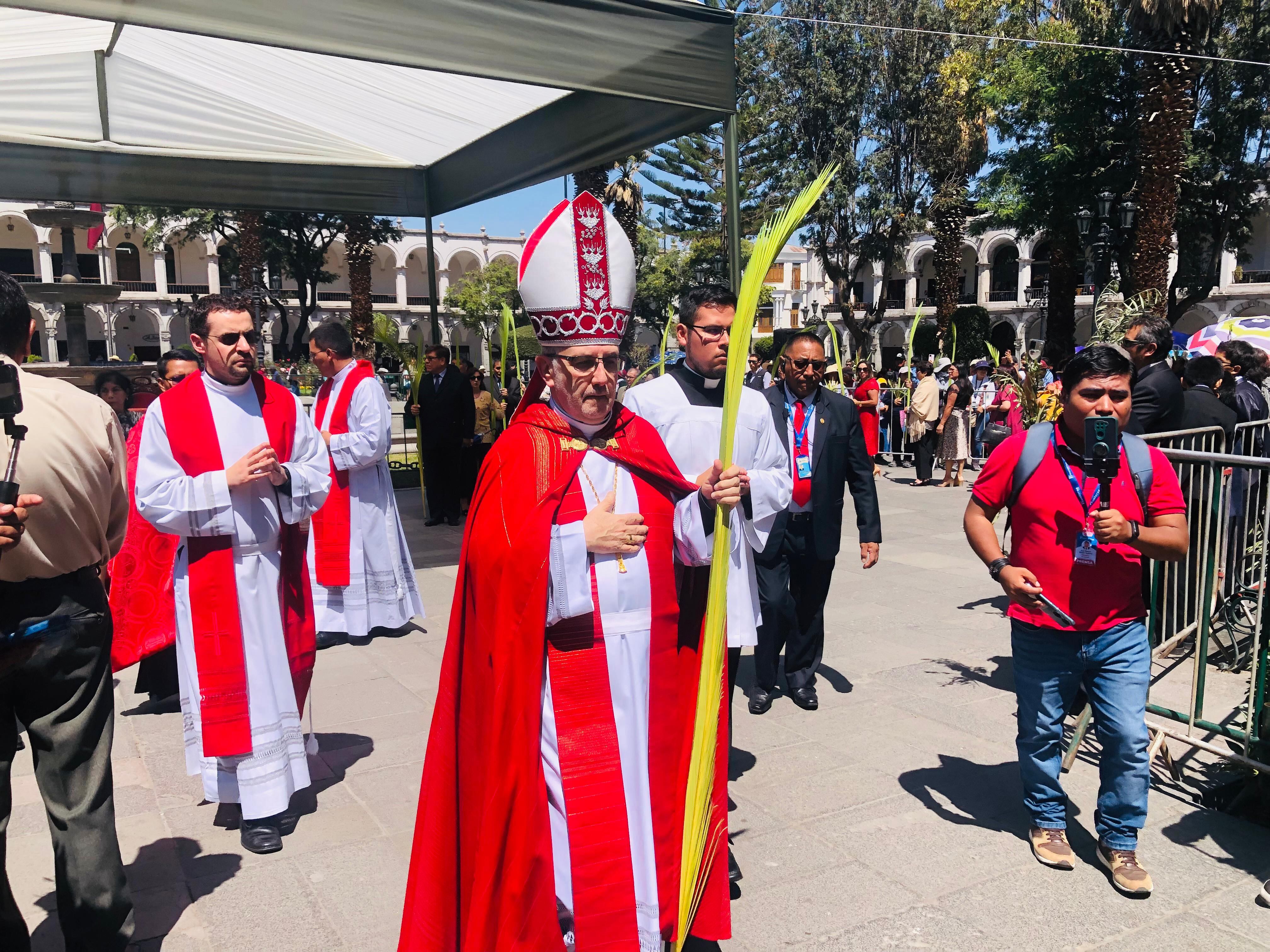Monseñor presidió actividad en la Plaza de Armas. (Foto: GEC)