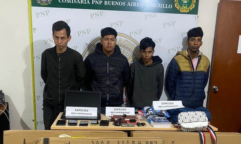 Según la Policía, asaltaron al propietario de una camioneta y se llevaron el vehículo y una serie de equipos telefónicos y otros enseres.