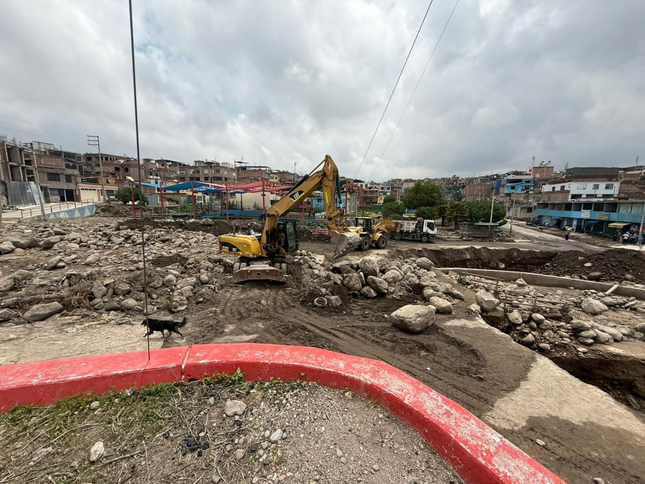 Demolieron el puente Villa Continental luego que se taponeó con arena y causó desbordes (Foto: Municipalidad de Cayma)