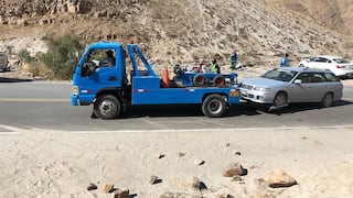 ​Grúas remolcan los vehículos de los asistentes al Santuario de Chapi