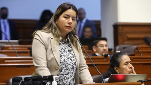 Cuestionan designación de Tania Ramírez en Derrama Magisterial tras viajes con ministro de Educación