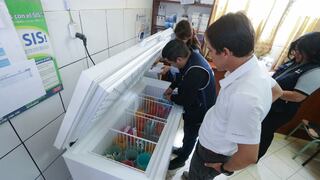 Ica: Red de Salud verifica los data loggers y farmacia en el puesto de salud Collazos
