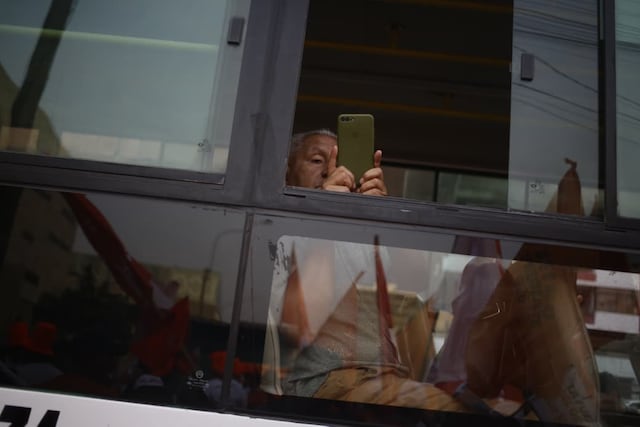 Simpatizantes de partidos llegan a exteriores del Centro de Convenciones por debate presidencial (Foto: Julio Reaño/GEC)