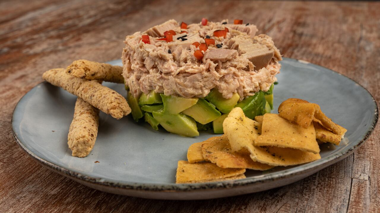 Este pez, es consumido en diversas formas en todo el mundo, desde sushi hasta enlatado.