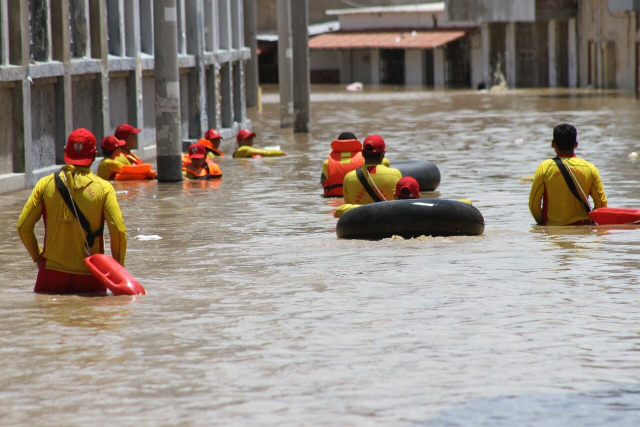 Durante la emergencia por las fuertes precipitaciones e inundaciones, esta unidad entra en acción para buscar y rescatar a los afectados.