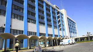 Arequipa: Cinco médicos abandonaron pacientes en EsSalud para trabajar en clínica privada