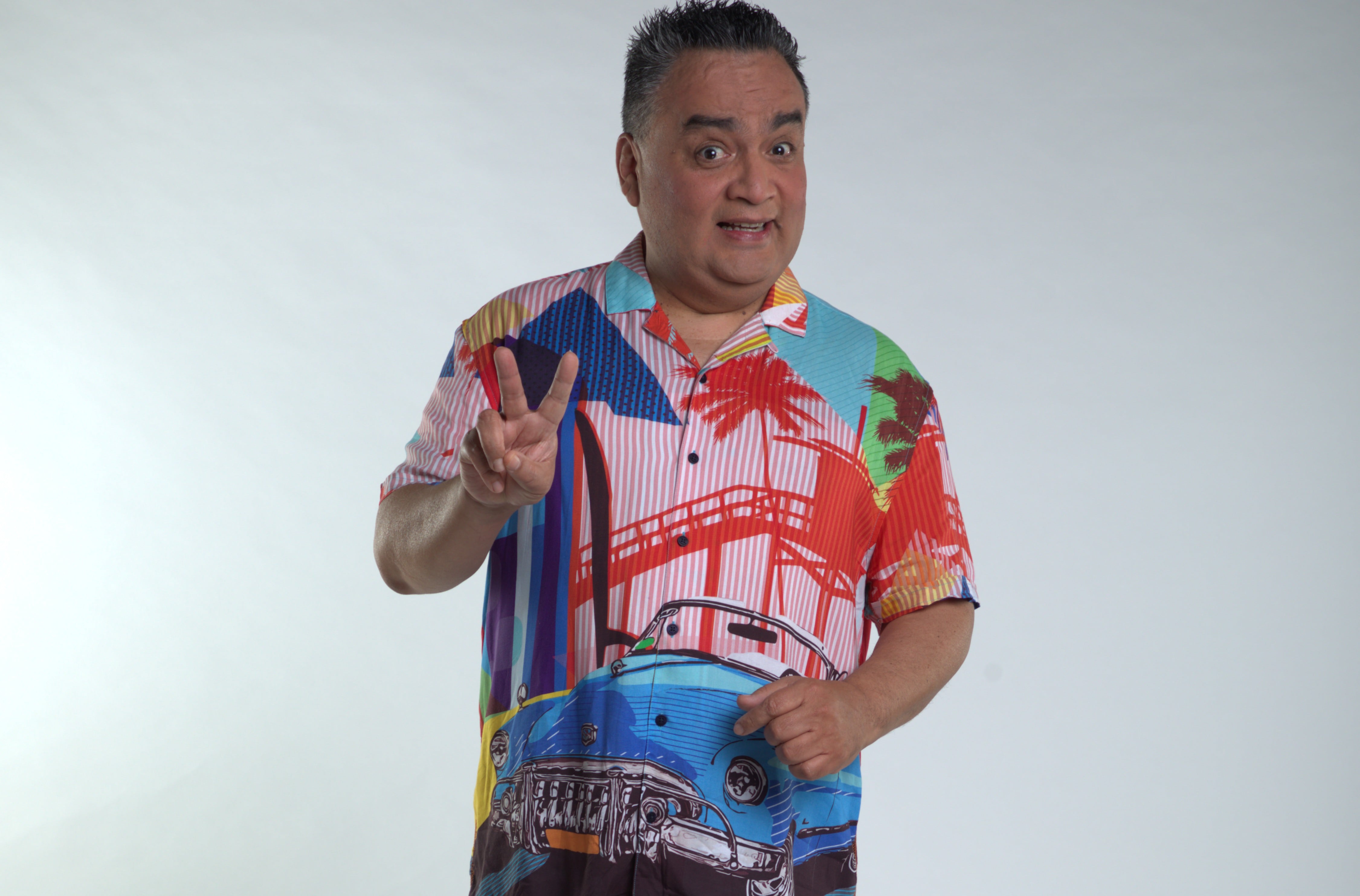 Cómico en doble horario en Panamericana, canal en el que inició su carrera.