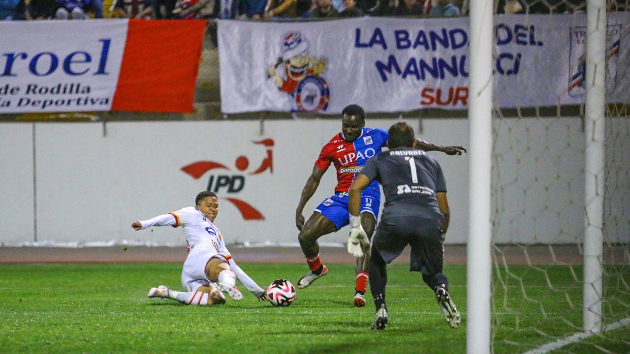 Tricolores y Albos" se repartieron los puntos. (Foto: CAM)