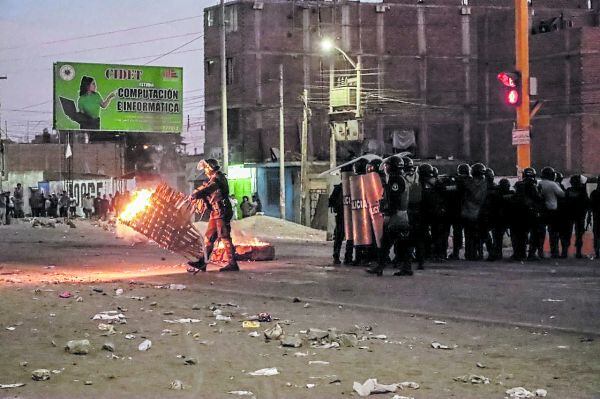 Cámaras de Comercio de 13 regiones del país y otro gremios empresariales piden a las autoridades tomar medidas que garanticen el libre tránsito y el derecho a trabajar durante manifestaciones previstas para el 19 de julio. Especialistas, por su parte, sostienen que nuevas protestas afectarán aún más el desarrollo nacional.