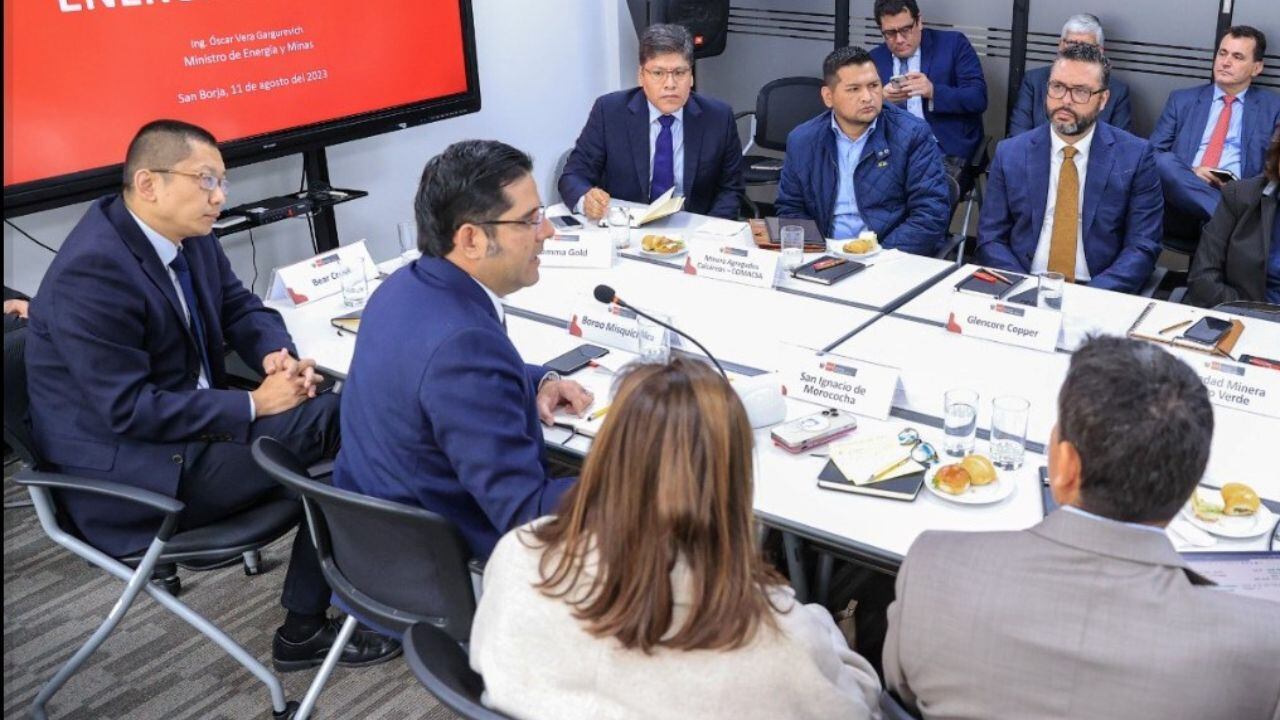 Instaron a ministro Óscar Vera a tomar acciones de manera urgente ante avance de explotaciones ilegales en la región.