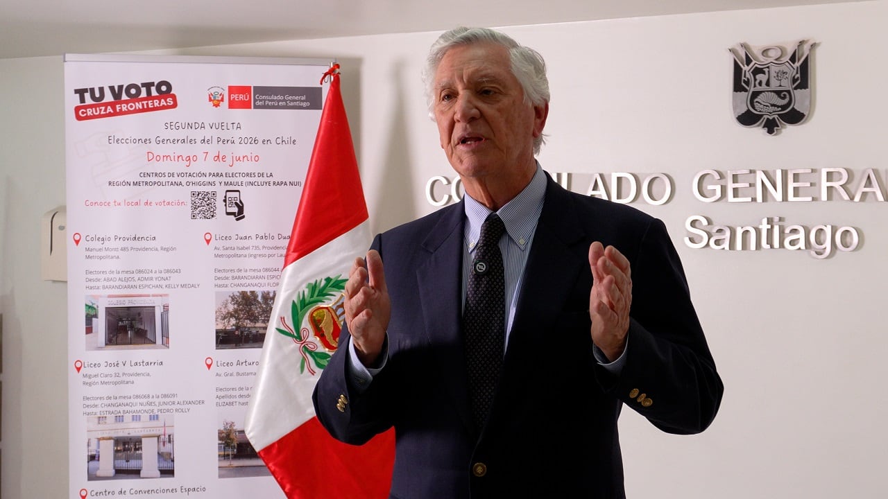 canciller Carlos Pareja verificó en Santiago los preparativos para la jornada electoral.