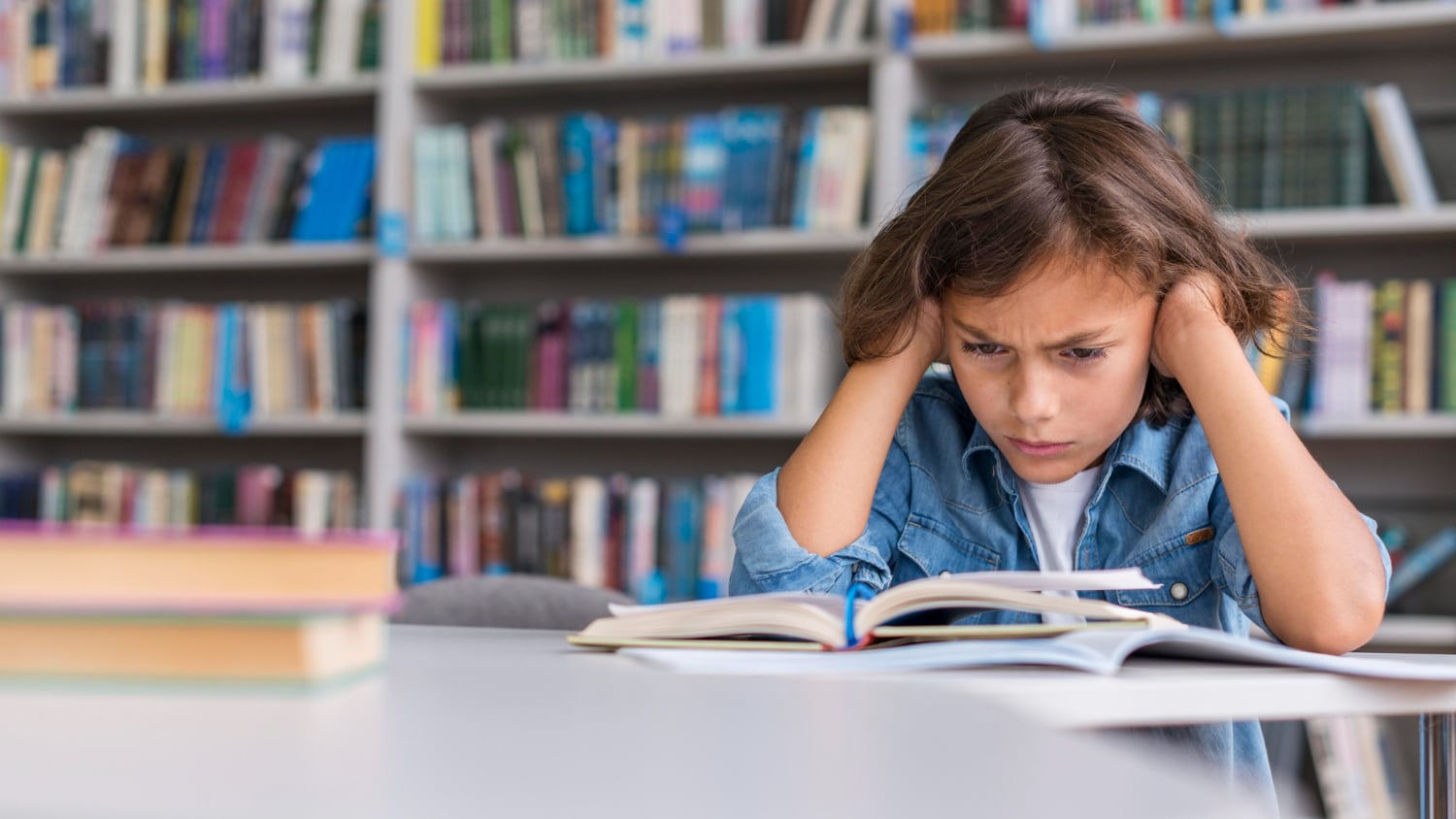 La evaluación PISA 2025 muestra una fuerte caída del rendimiento de los estudiantes de 15 años, especialmente en lectura y matemáticas. China B-S-J-Z y Singapur encabezaron los resultados, mientras América Latina permaneció lejos de los primeros puestos.