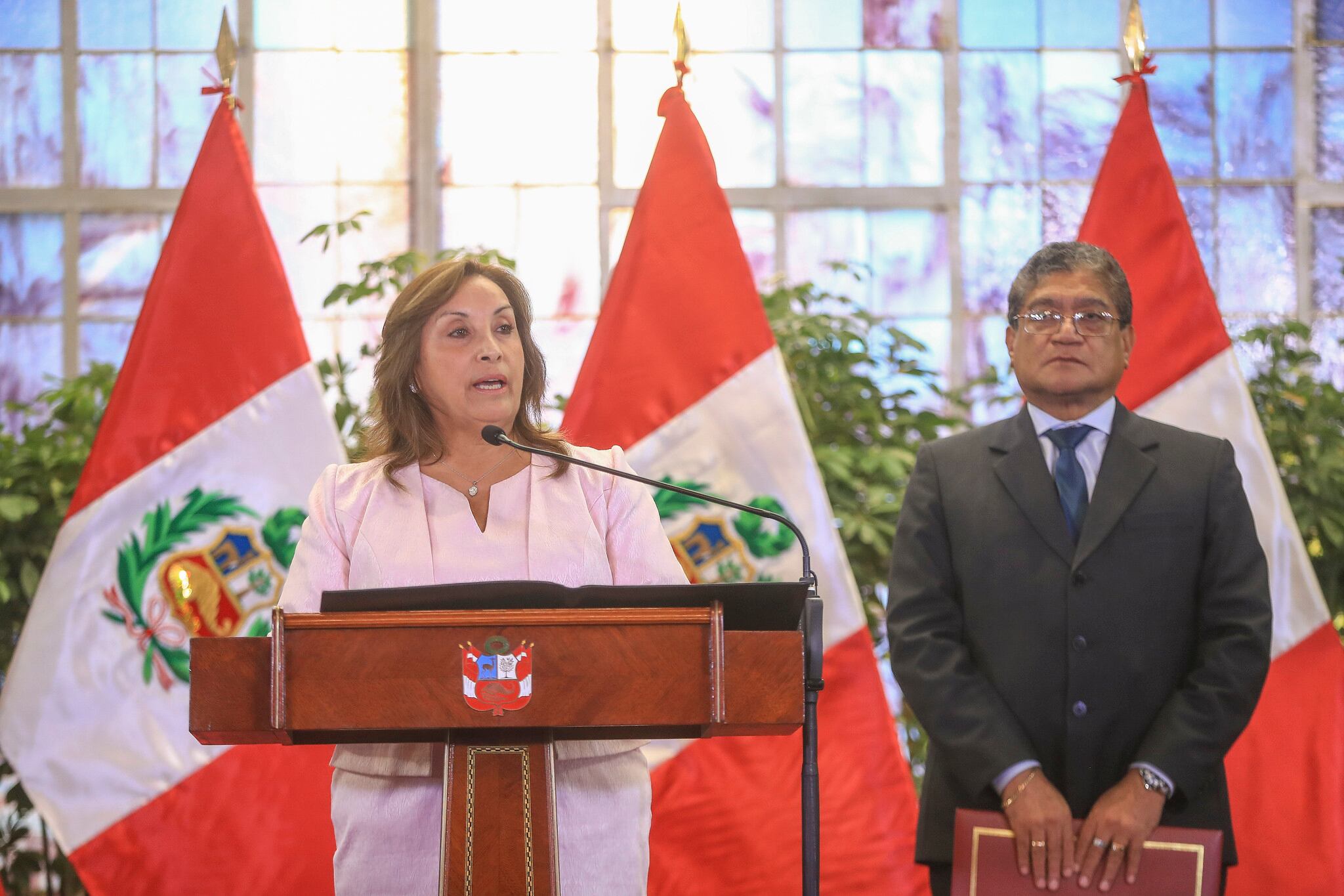 La presidenta promulgó la ley que otorga amnistía a miembros de FF.AA., PNP y comités de autodefensa por su participación en la lucha contra el terrorismo.