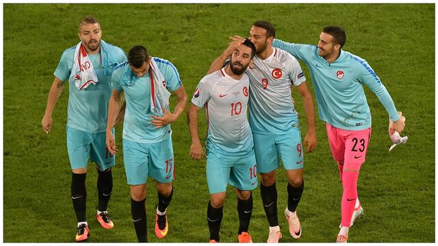 Eurocopa 2016: Turquía se mantiene con vida y despide a República Checa