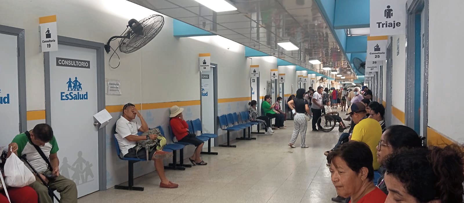 Asegurados llegan al HNAAA por fármacos contra enfermedades.