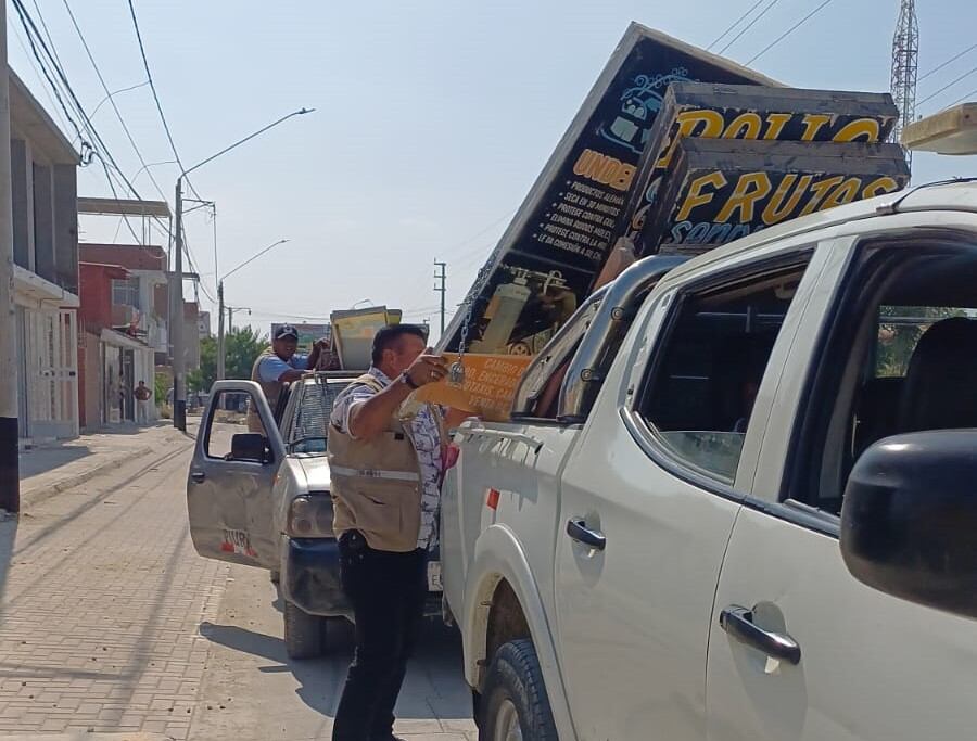 Paneles publicitarios en las vías públicas