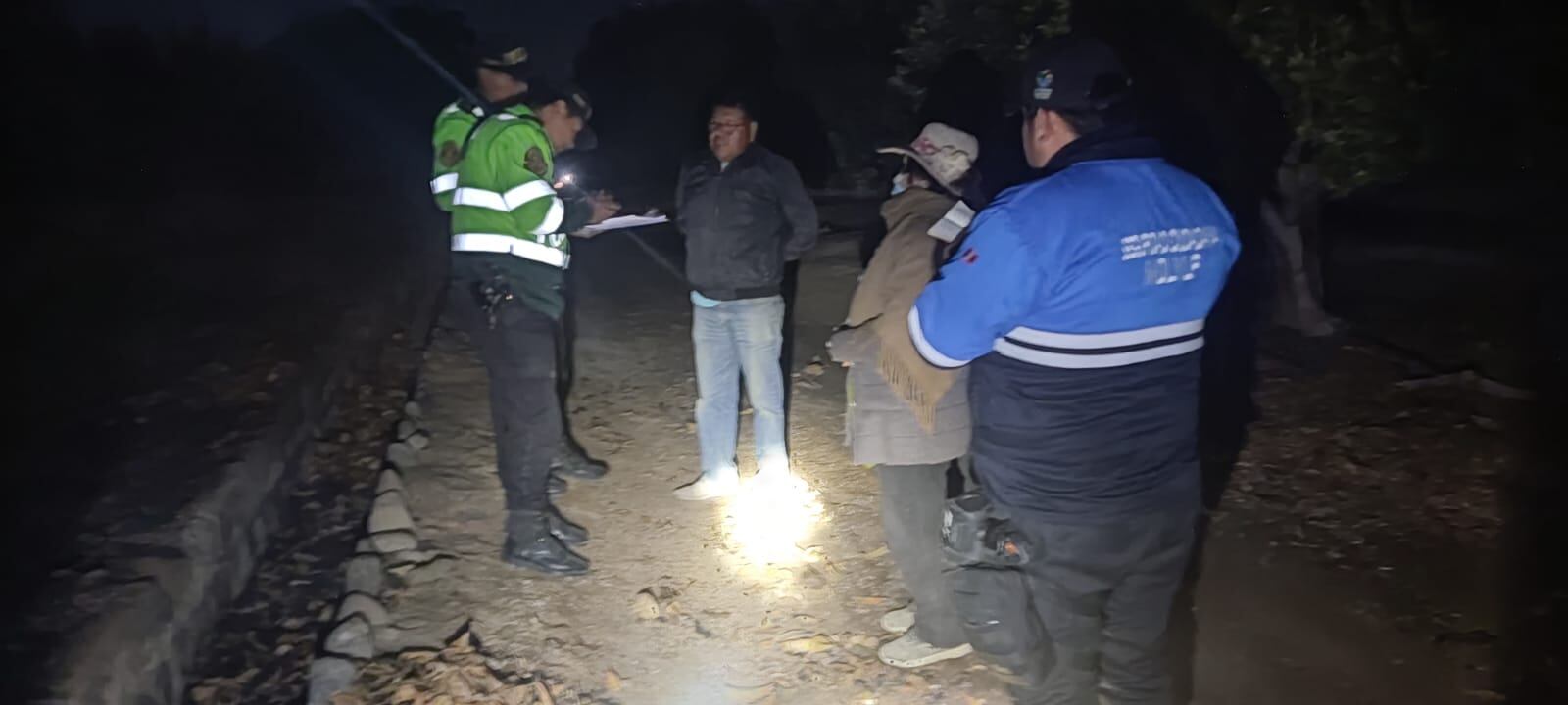 Agricultor Juan Gonzalo Ramos (87) se deshacía de la mala hierba. (Foto: Difusión)