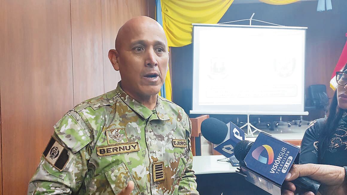 Jefe de Comunicaciones de la Tercera División del Ejército, Jorge Bernuy. Foto: GEC.