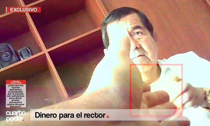 Esta mañana, un grupo de alumnos protestó en contra del rector de la UNP.