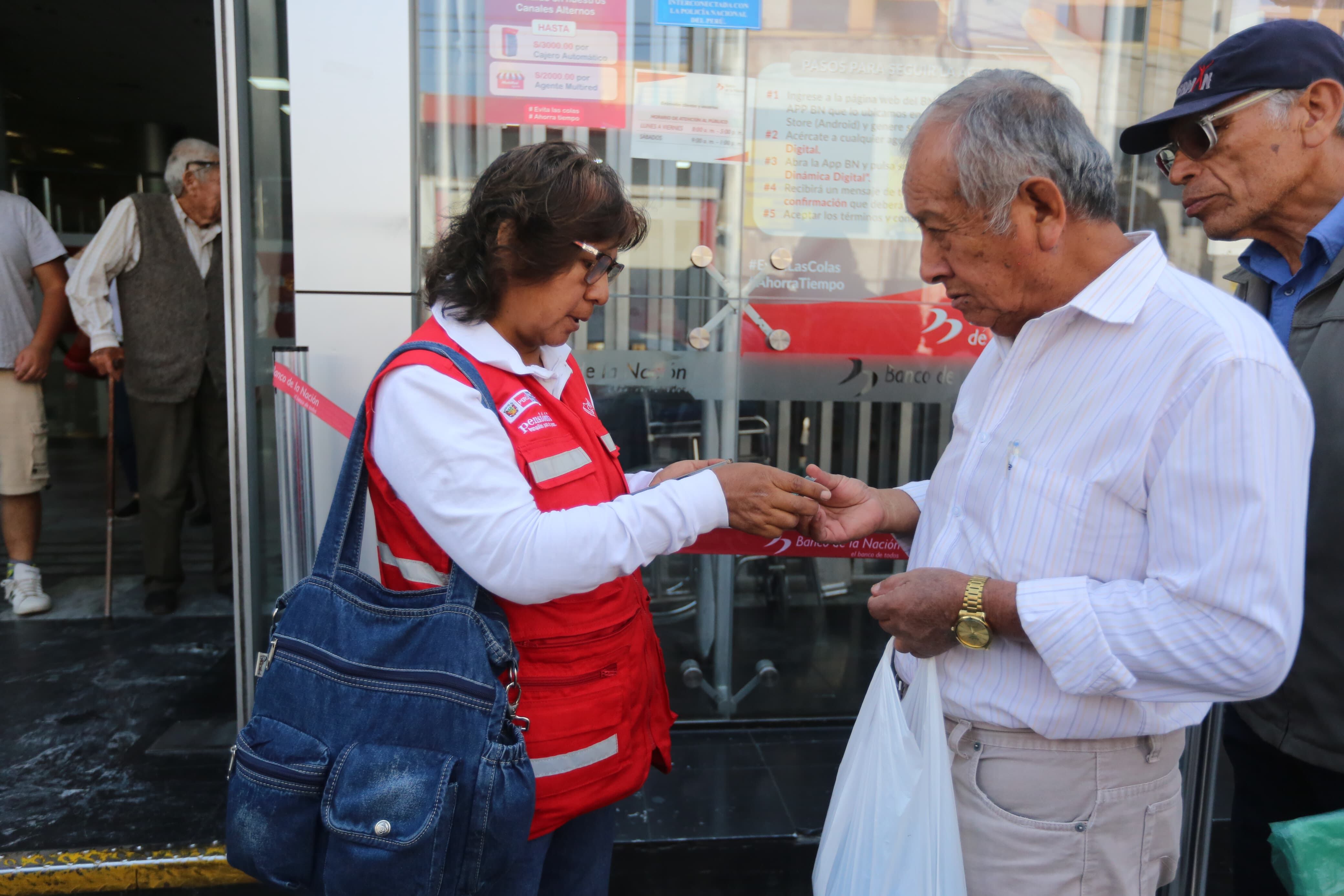 Adultos mayores recibieron orientación (Foto: Leonardo Cuito)