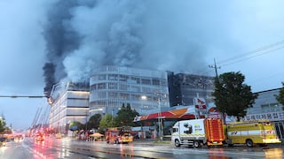 Corea del Sur: Incendio en centro logístico en Incheon entra a tercer día con riesgo de derrumbe