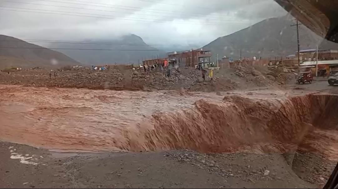 Huaico sorprende a pobladores de la provincia de Caravelí. Foto: Captura de pantalla.