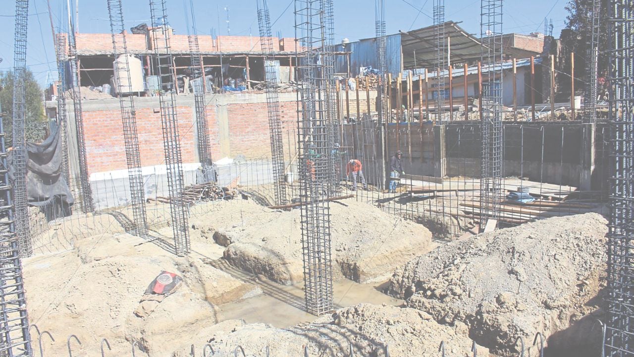 Unos 64 gobiernos locales, de los 84 que hay en la región, no pudieron invertir ni el 70% de sus recursos destinados para proyectos durante el 2024. Es más, dos no llegaron ni al 10% de ejecución, por lo que analistas calificaron a las gestiones ediles como “ineficientes”. En contraparte, 20 comunas sí cumplieron con sus vecinos.