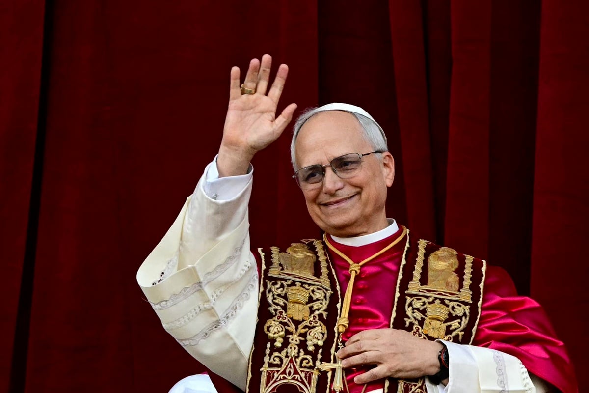 El pontífice con nacionalidad estadounidense y peruana participó en actividades religiosas en el sur de Italia y se reencontró con miles de fieles. (Tiziana FABI / AFP)