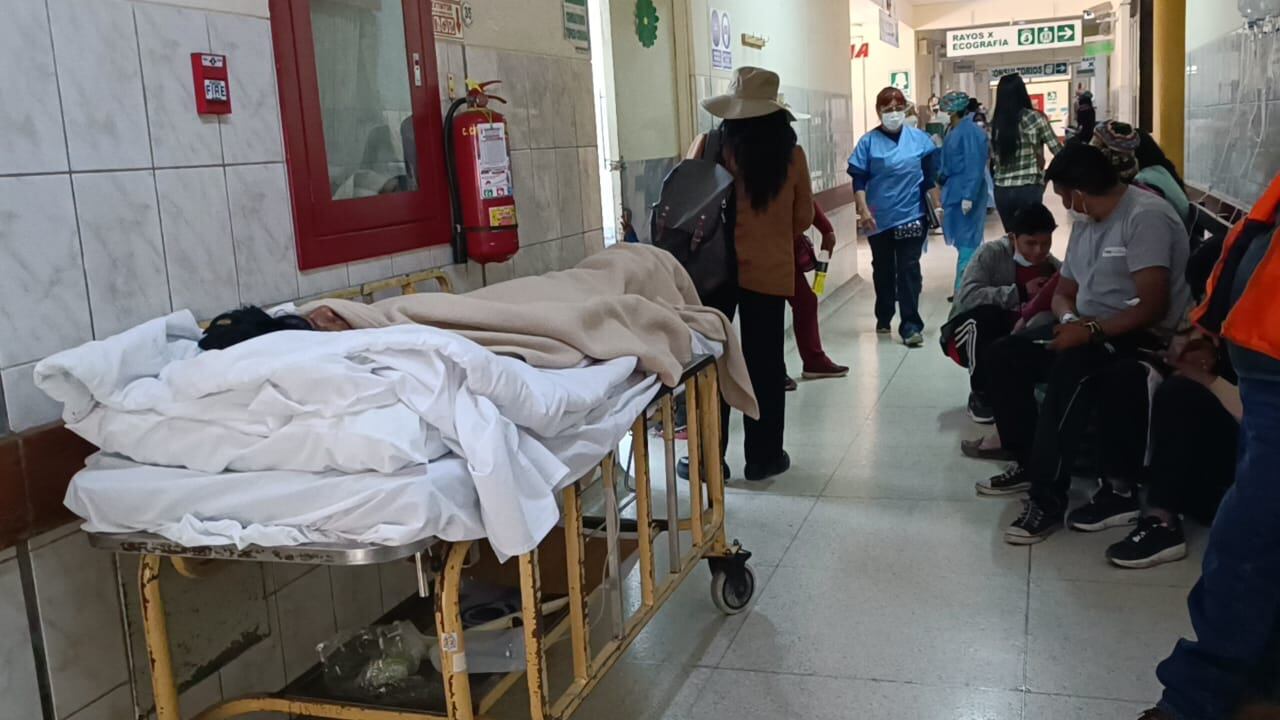 Hombre fue llevado al hospital tras recibir un impacto de bala durante un asalto. (Foto: Pedro Torres)