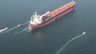 EE.UU. despliega destructores en el Golfo tras incidentes con Irán en el estrecho de Ormuz