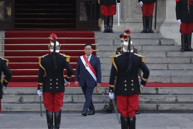José María Balcázar salió de Palacio de Gobierno rumbo a la Catedral de Lima para participar en la misa y tedeum por Fiestas Patrias.
