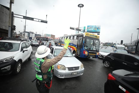 Municipalidad de Lima restablece tránsito vehicular en el Centro Histórico