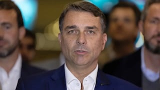 Flávio Bolsonaro llega a Estados Unidos y desciende de avión privado en Florida