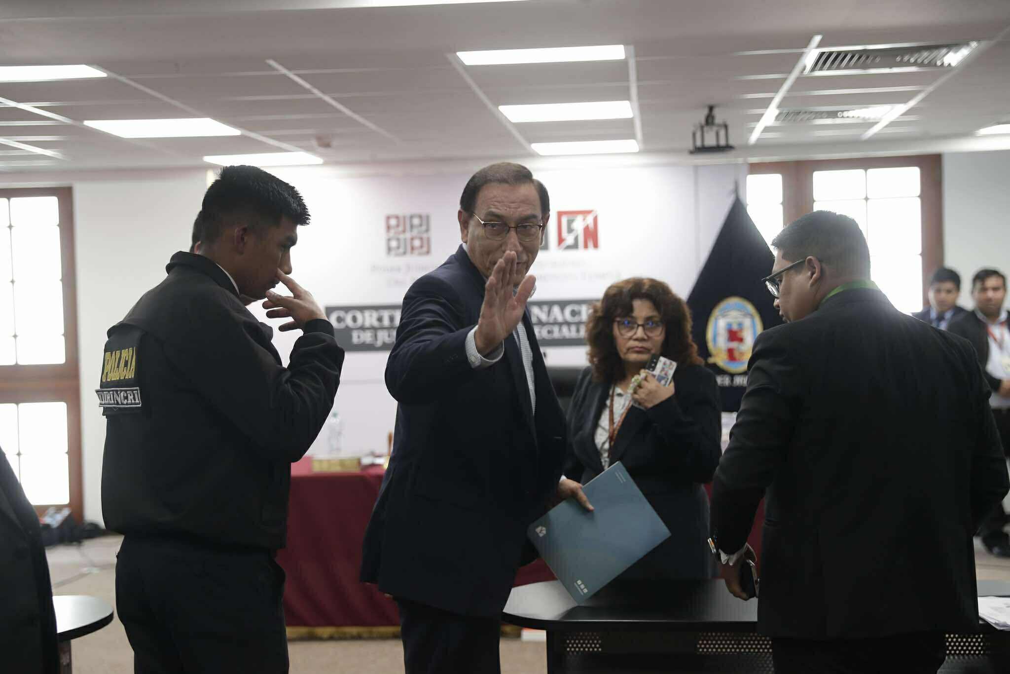 Dictan cinco meses de prisión preventiva contra Martín Vizcarra por cohecho pasivo propio. (Fotos: Hugo Pérez @photo.gec)