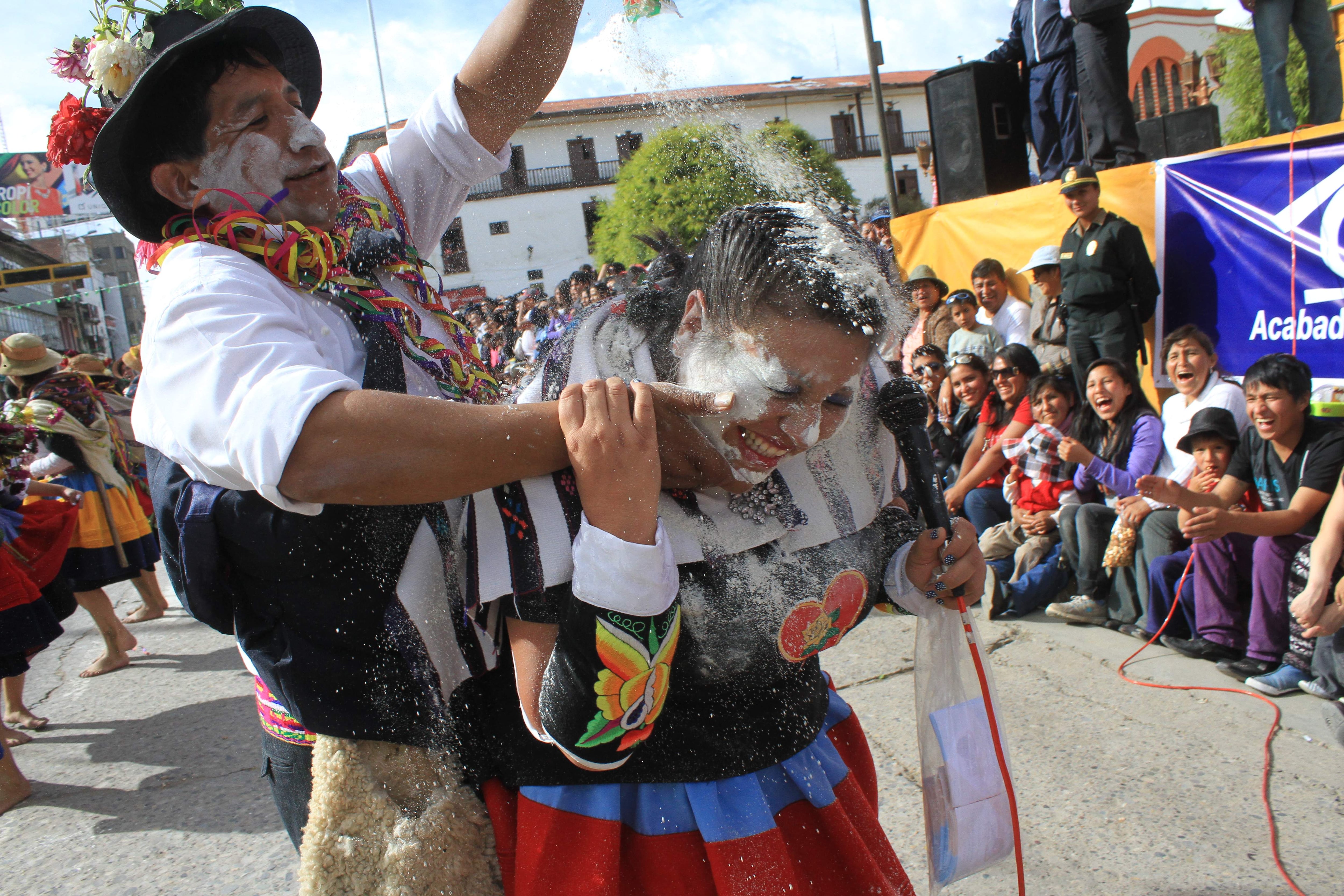 CON BAILES TIPICOS - MUCHA ALEGRIA Y SIN NADA DE AGUA SE DESARROLLO EL TRADICIONAL ÑO CARNAVALON EN HUANCAYO