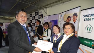 Premian a estudiantes y docentes ganadores de concursos escolares en Huánuco