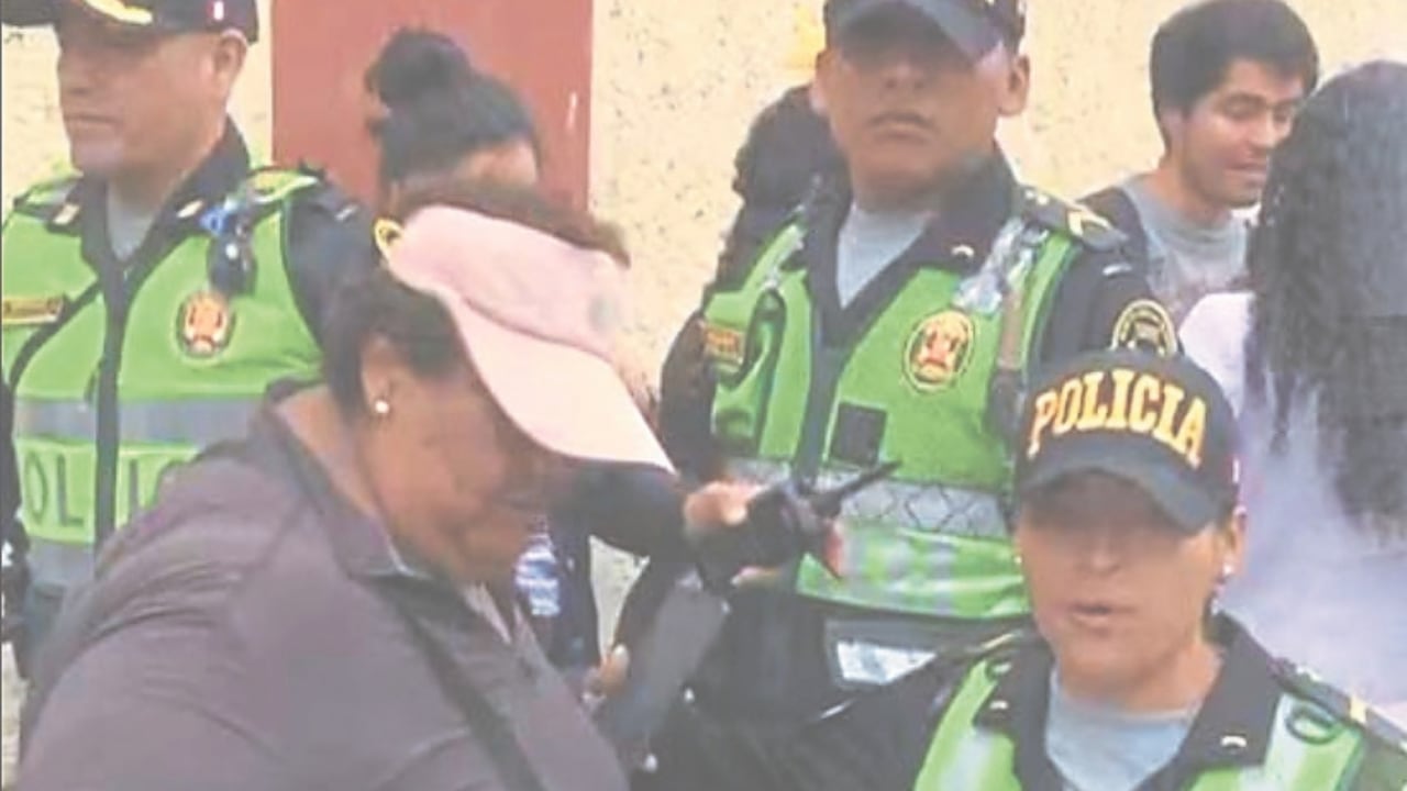 ARMYs denunciaron la presencia de revendedores de colas que se colocaban en la fila para ofrecerla a un valor de entre S/ 100 a S/ 400.