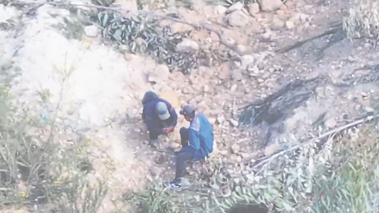 El agente de seguridad aseguró que criminales lo golpearon en la cabeza y otras partes del cuerpo, además de rociarle combustible. Sus compañeros lo encontraron y llevaron a clínica.